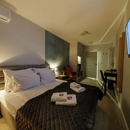Apartahotel Kamienica No 111a Airport