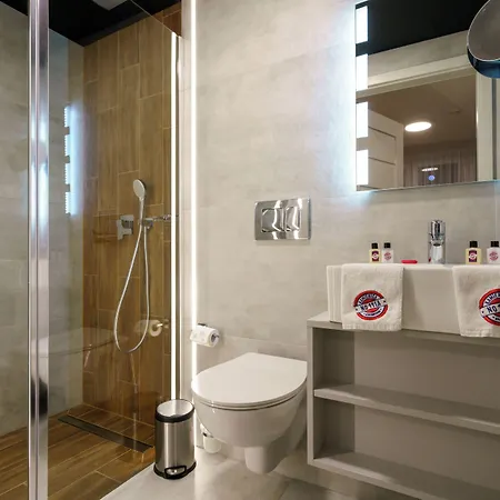 Apartahotel Kamienica No 111a Airport 3*