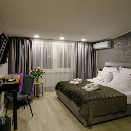 Apartahotel Kamienica No 111a Airport 3*