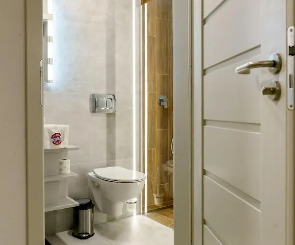 アパートホテル Kamienica No 111a Airport 3*