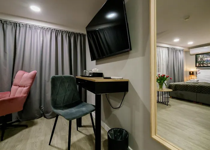 Kamienica No 111a Airport