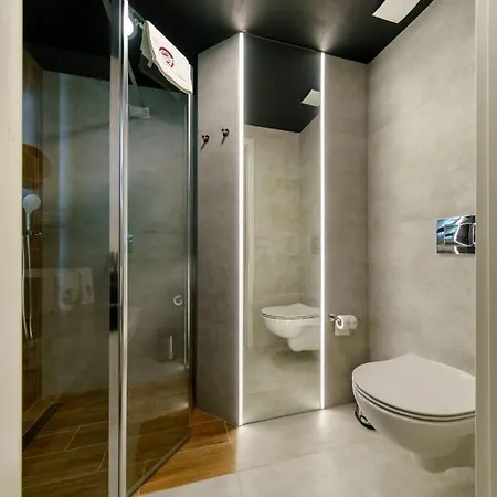 Kamienica No 111a Airport