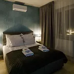 Kamienica No 111a Airport Aparthotel Warschau