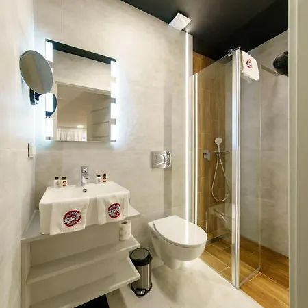 Kamienica No 111a Airport Aparthotel