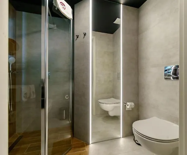 Kamienica No 111a Airport