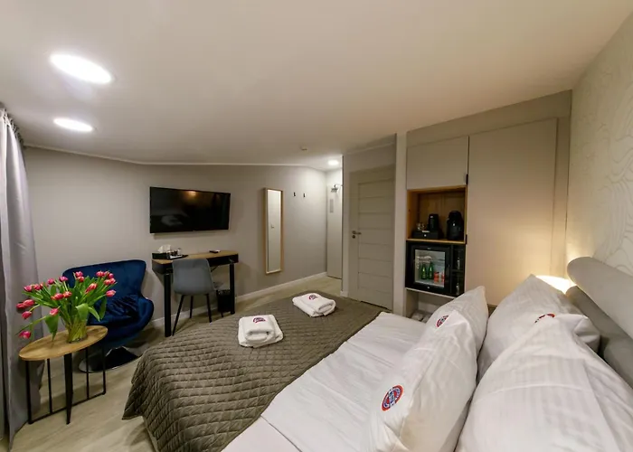 Kamienica No 111a Airport 3*